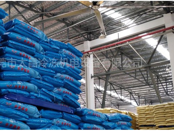 高大空間通風(fēng)降溫一定要用工業(yè)大風(fēng)扇,用了才知道效果這么好！