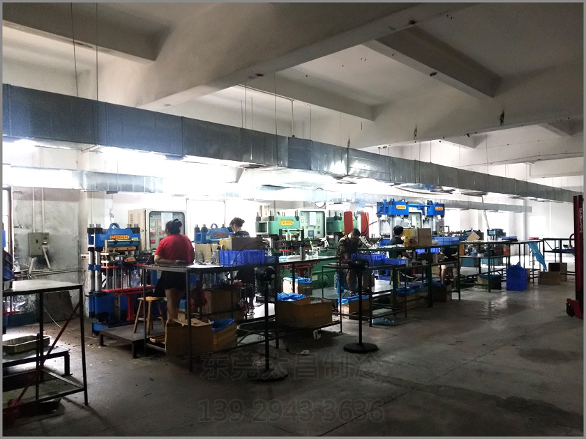 樟木頭吸盤廠車間降溫工程,環(huán)保空調(diào),車間降溫,大型空調(diào),廠房降溫,潤(rùn)東方環(huán)?？照{(diào)